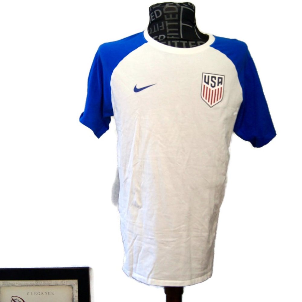 The Nike Tee Athletic Cut Raglan Sleeve USA Graphic L